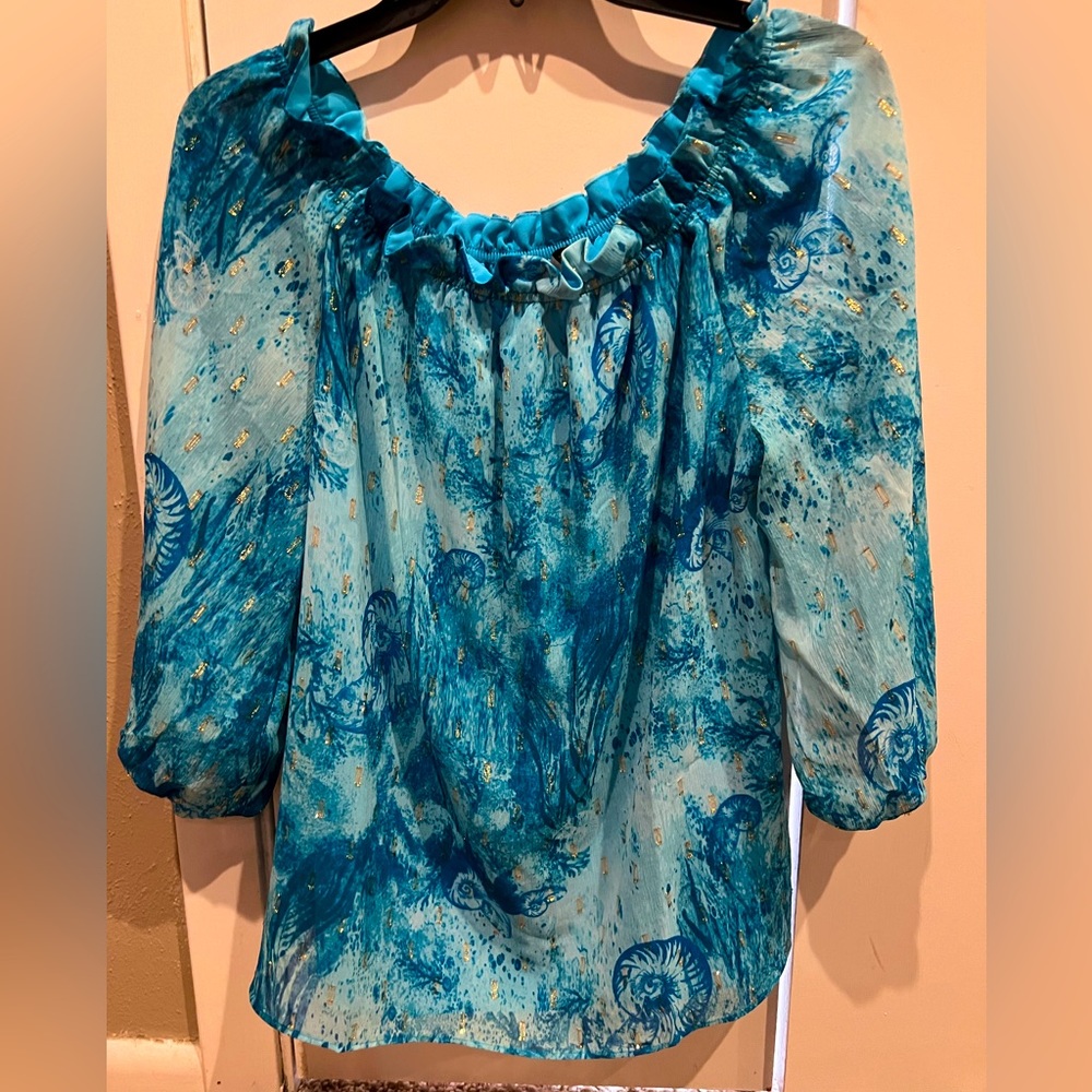 Gorgeous White House Black Market Blouse!